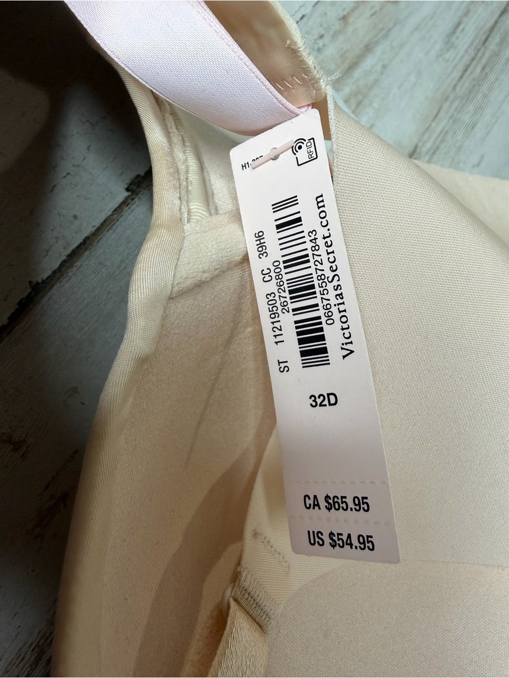 Victoria's Secret Smooth Nude Invisible Bra - Picture 4 of 9